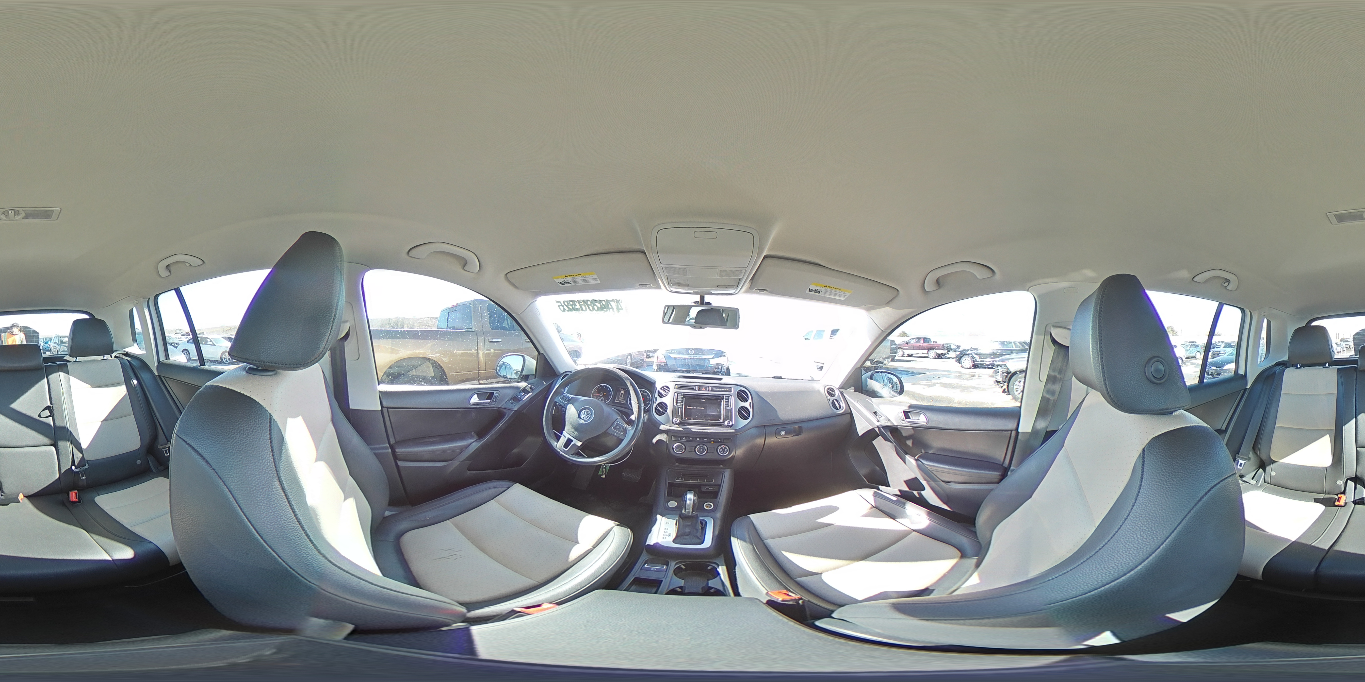 2017 Volkswagen Tiguan - Image 16