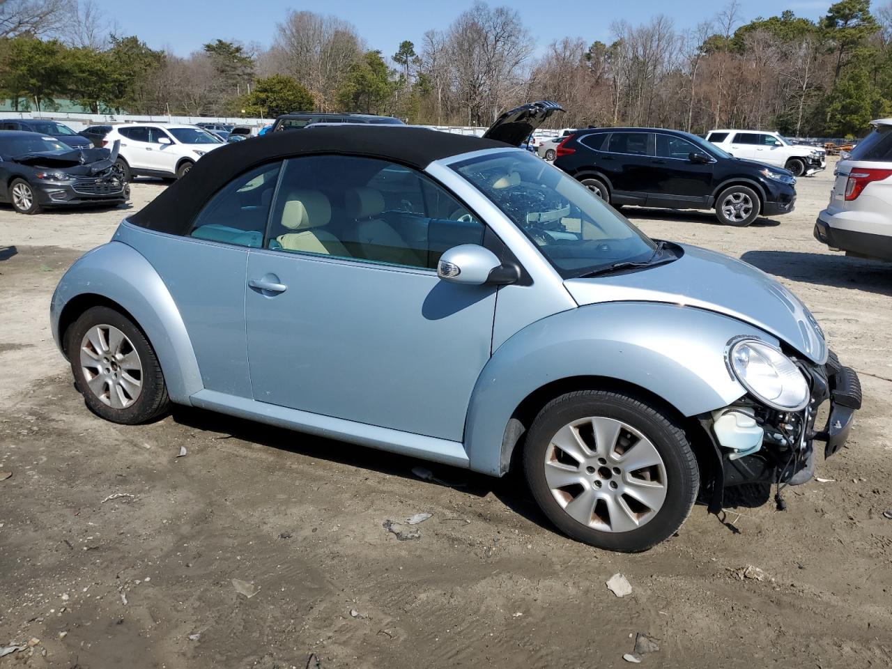 2010 Volkswagen Beetle - Image 4