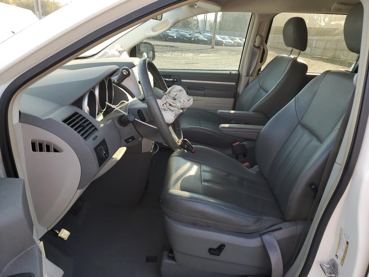 2009 Dodge Caravan - Image 7
