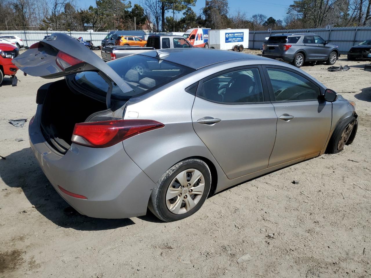 2016 Hyundai Elantra - Image 3