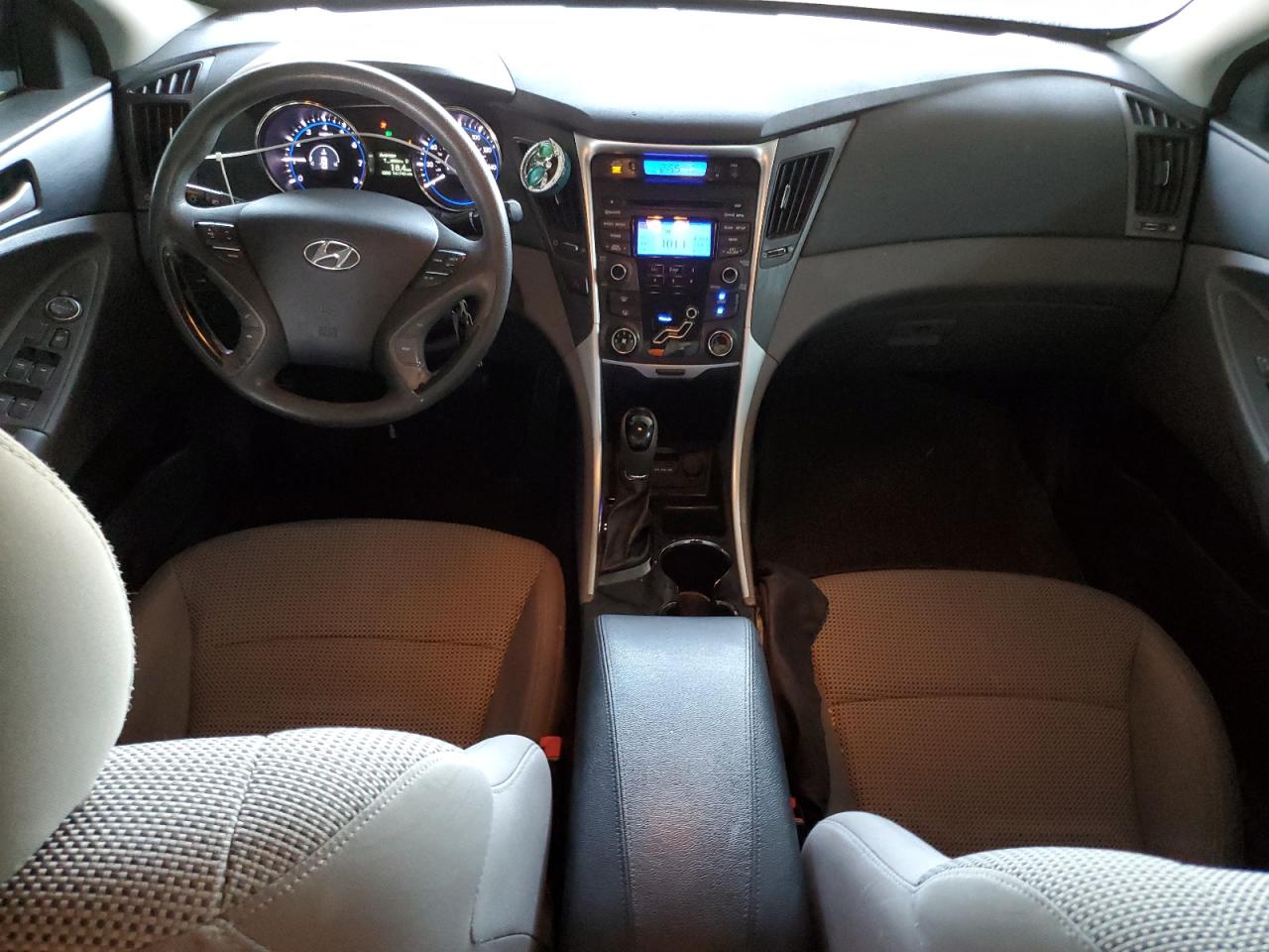 2012 Hyundai Sonata - Image 8