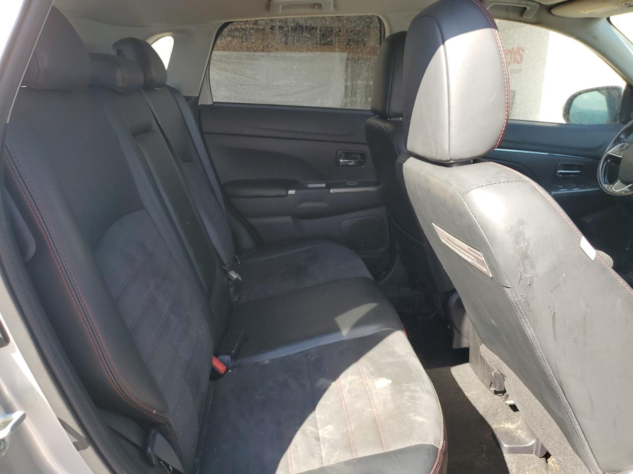 2018 Mitsubishi Outlander - Image 11
