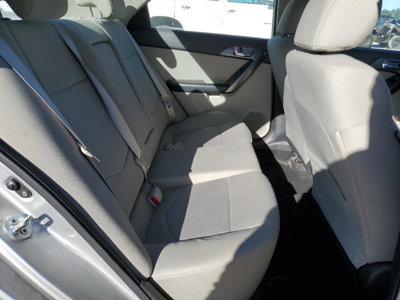 2013 Kia Forte - Image 10