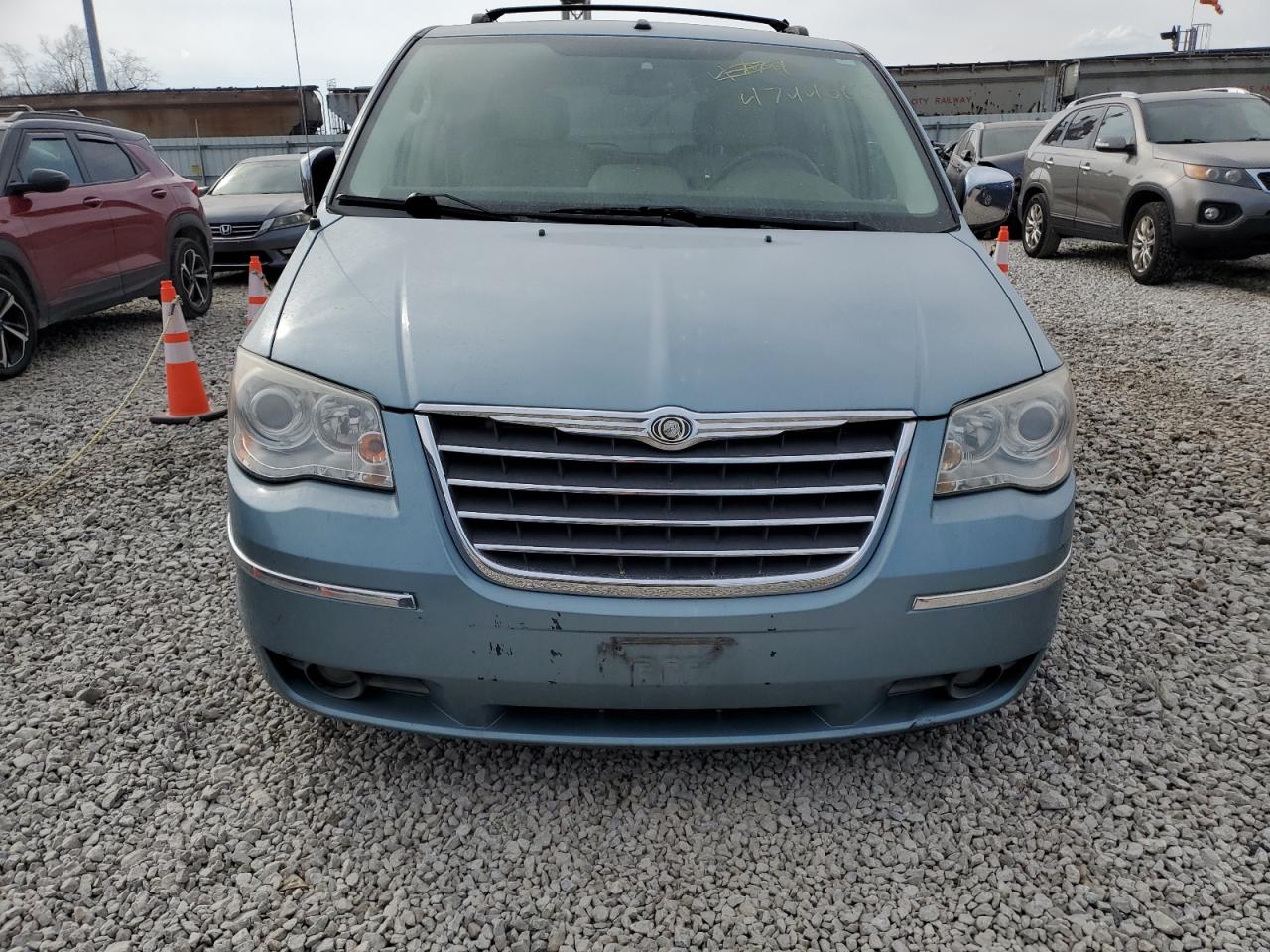 2008 Chrysler Town & Country - Image 5