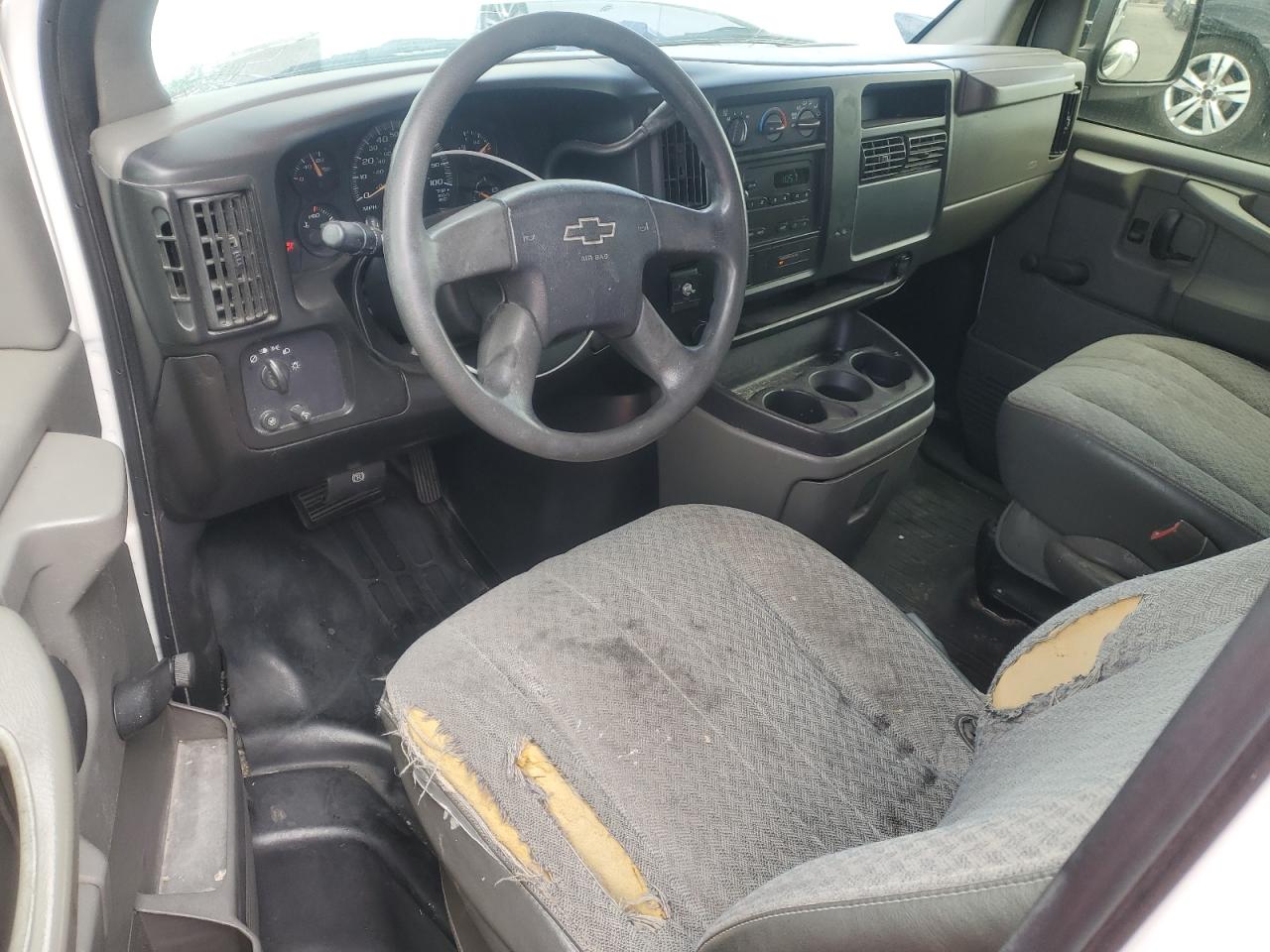 2006 Chevrolet Express - Image 8