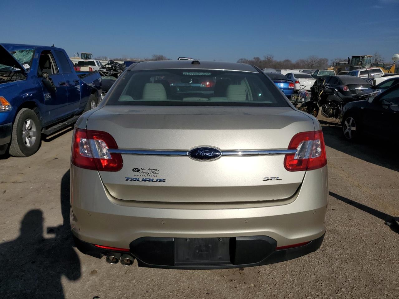 2010 Ford Taurus - Image 6