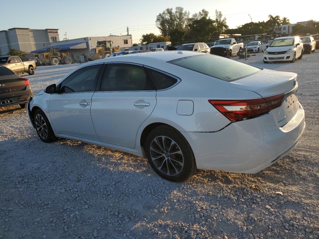 2017 Toyota Avalon - Image 2