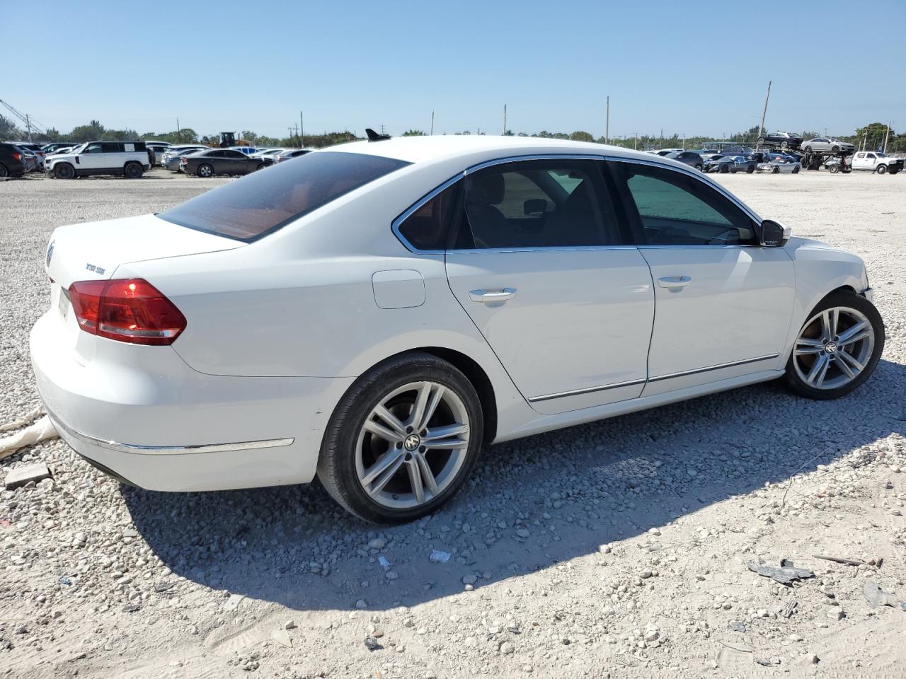 2015 Volkswagen Passat - Image 3