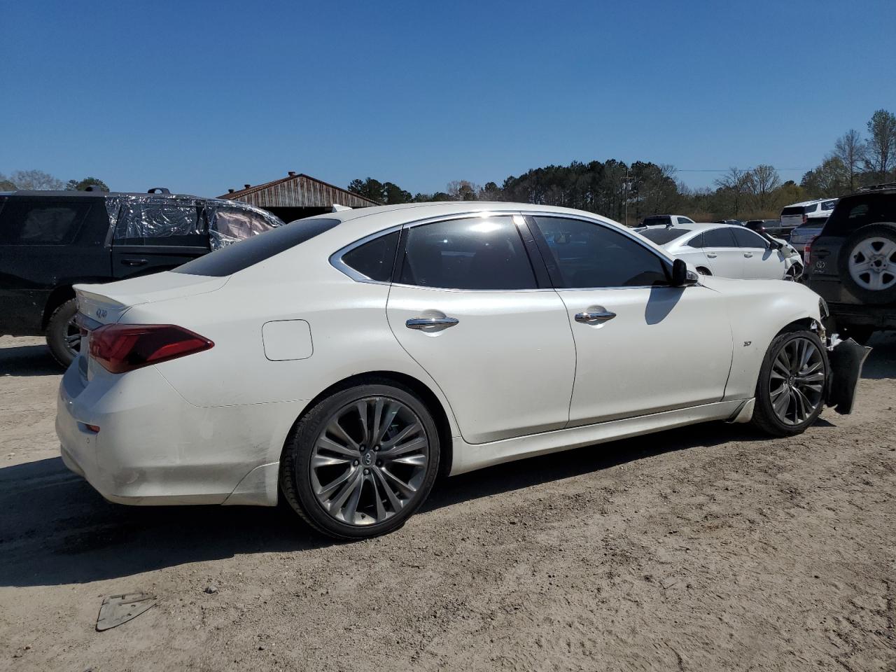 2019 Infiniti Q70 - Image 3