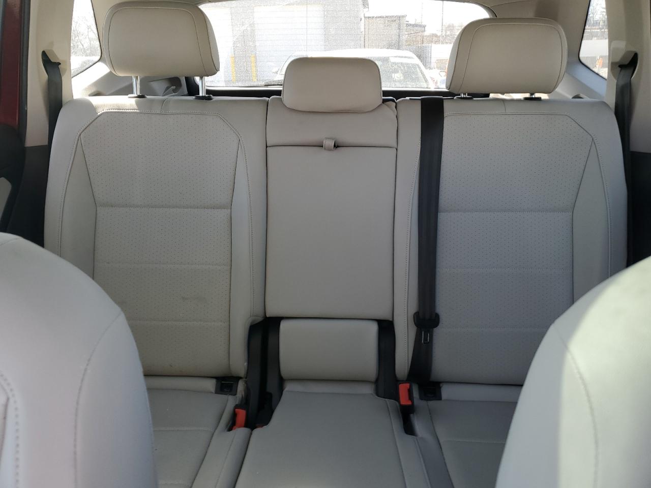 2018 Volkswagen Tiguan - Image 10