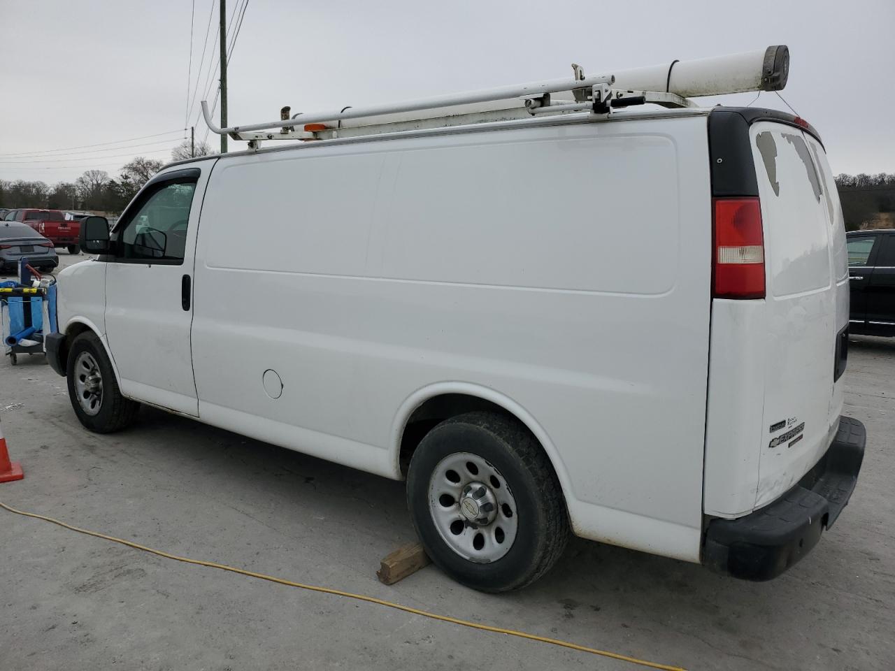 2011 Chevrolet Express - Image 2