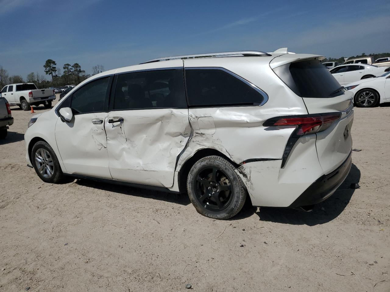 2021 Toyota Sienna - Image 2