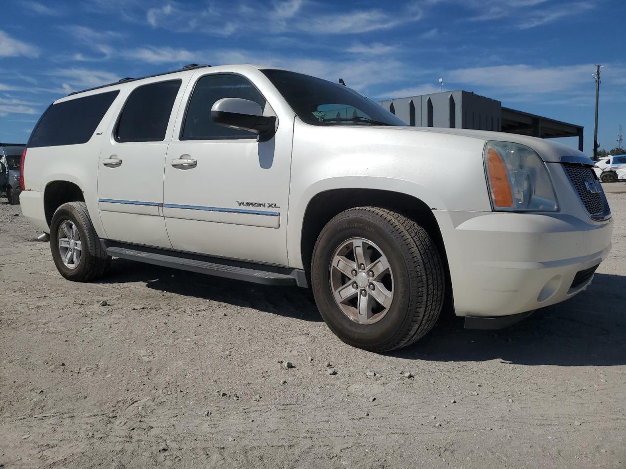 2011 GMC Yukon - Image 4