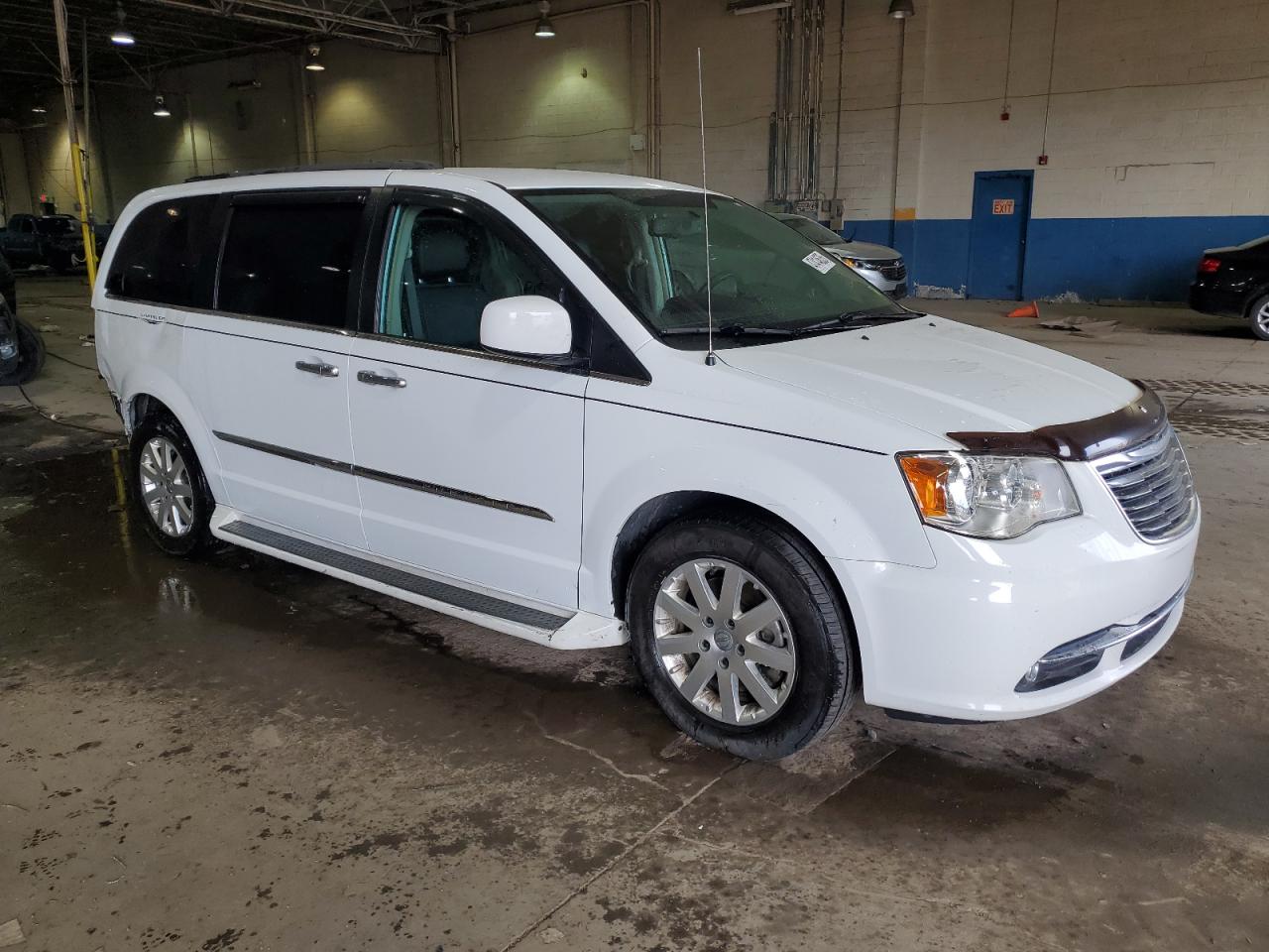 2016 Chrysler Town & Country - Image 4