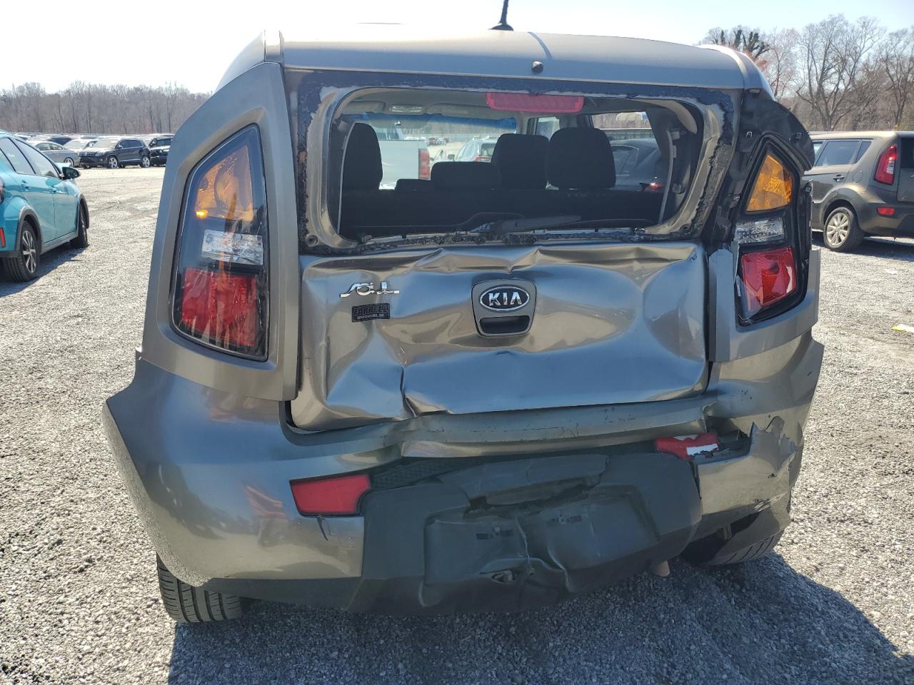 2011 Kia Soul + VIN: KNDJT2A26B7207994 Lot: 70588545