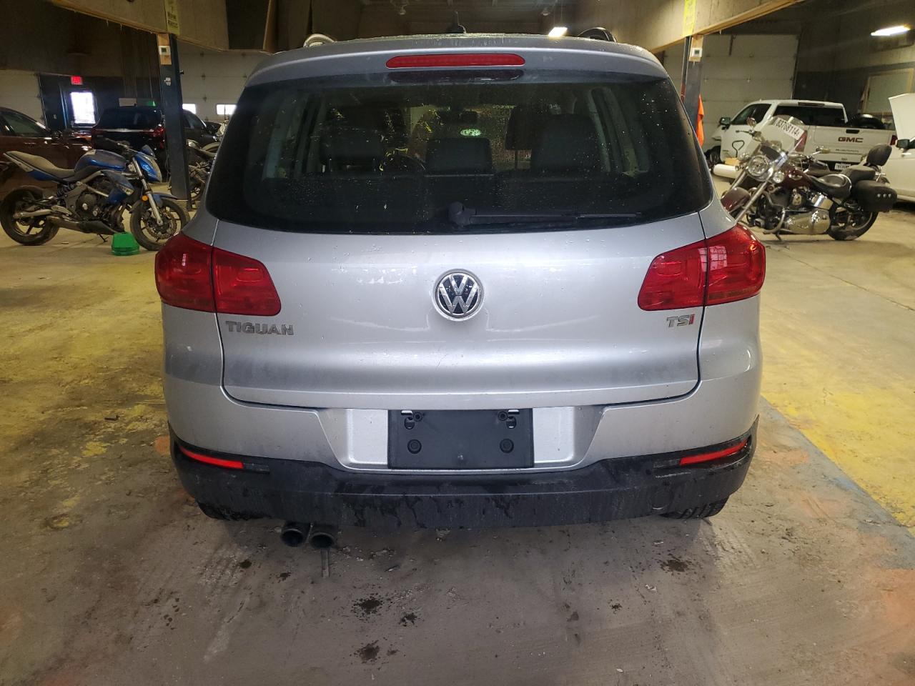 2017 Volkswagen Tiguan - Image 6