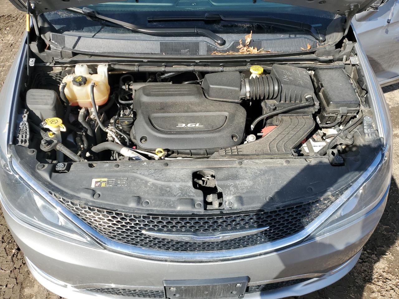 2017 Chrysler Pacifica - Image 13