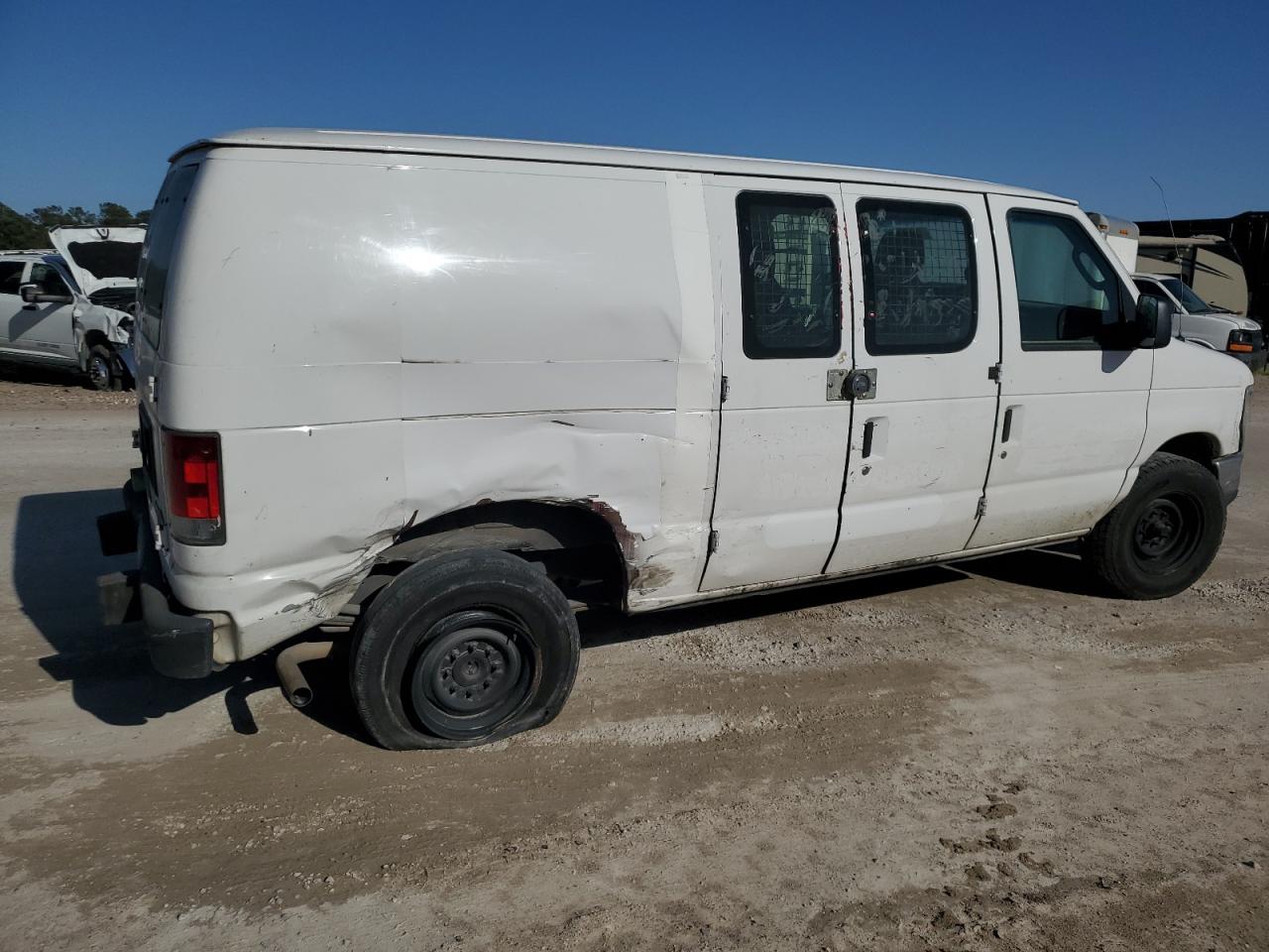 2014 Ford Econoline - Image 3