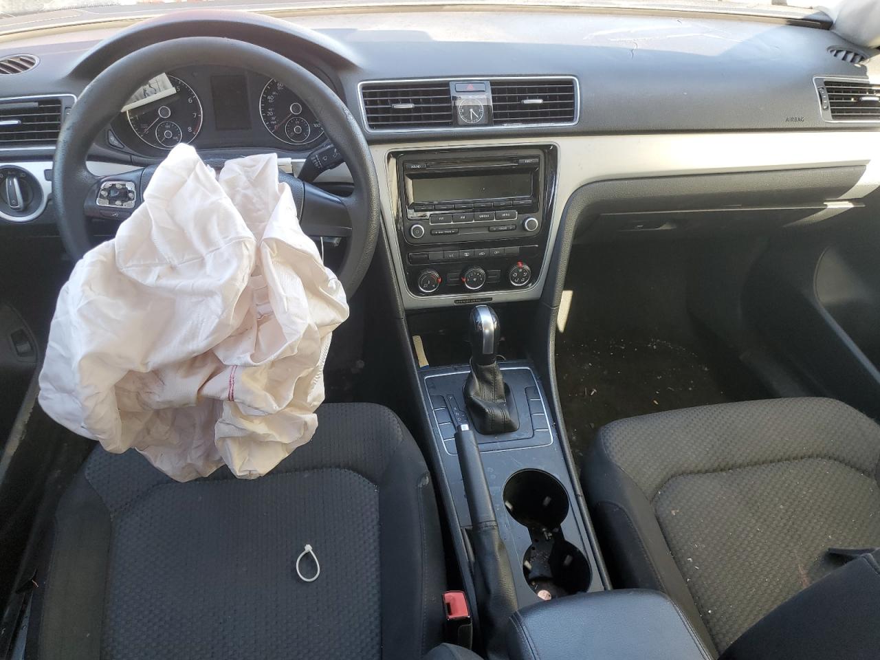2015 Volkswagen Passat - Image 8
