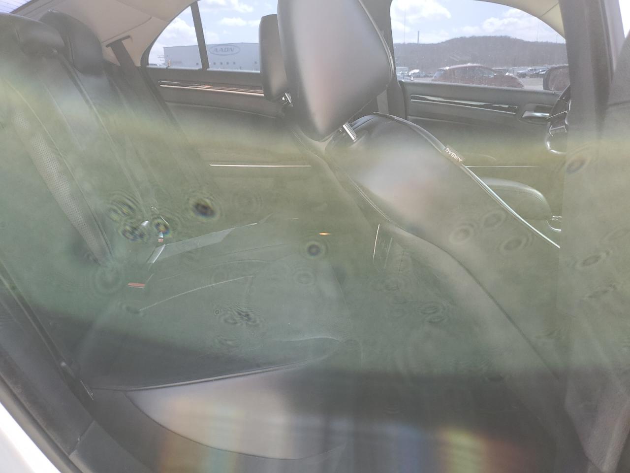 2015 Chrysler 300 - Image 10