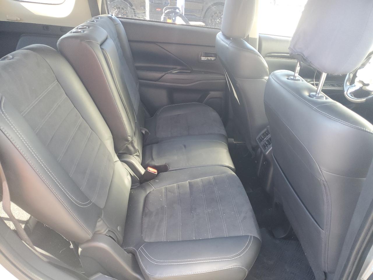 2019 Mitsubishi Outlander - Image 11