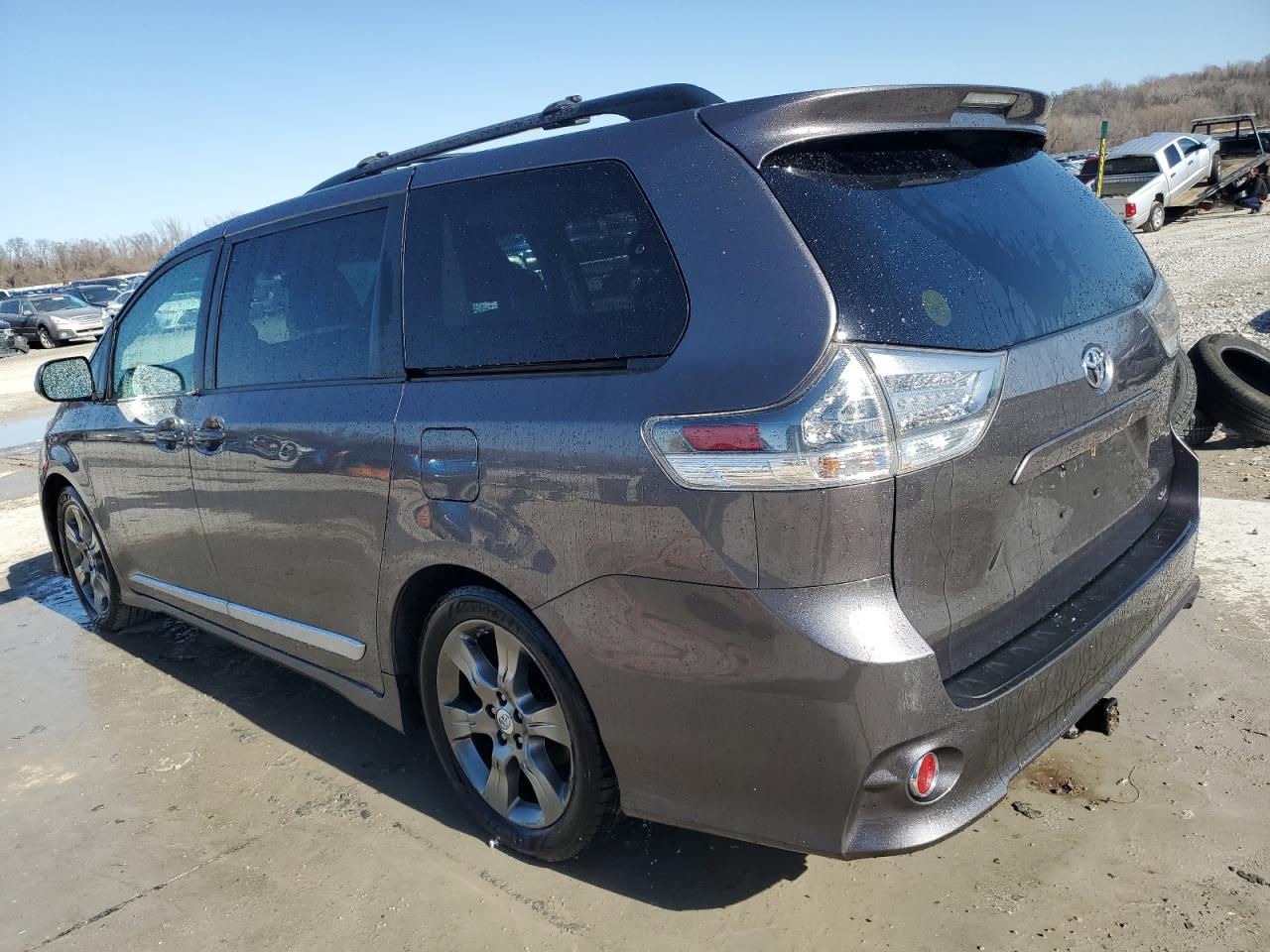 2011 Toyota Sienna - Image 2
