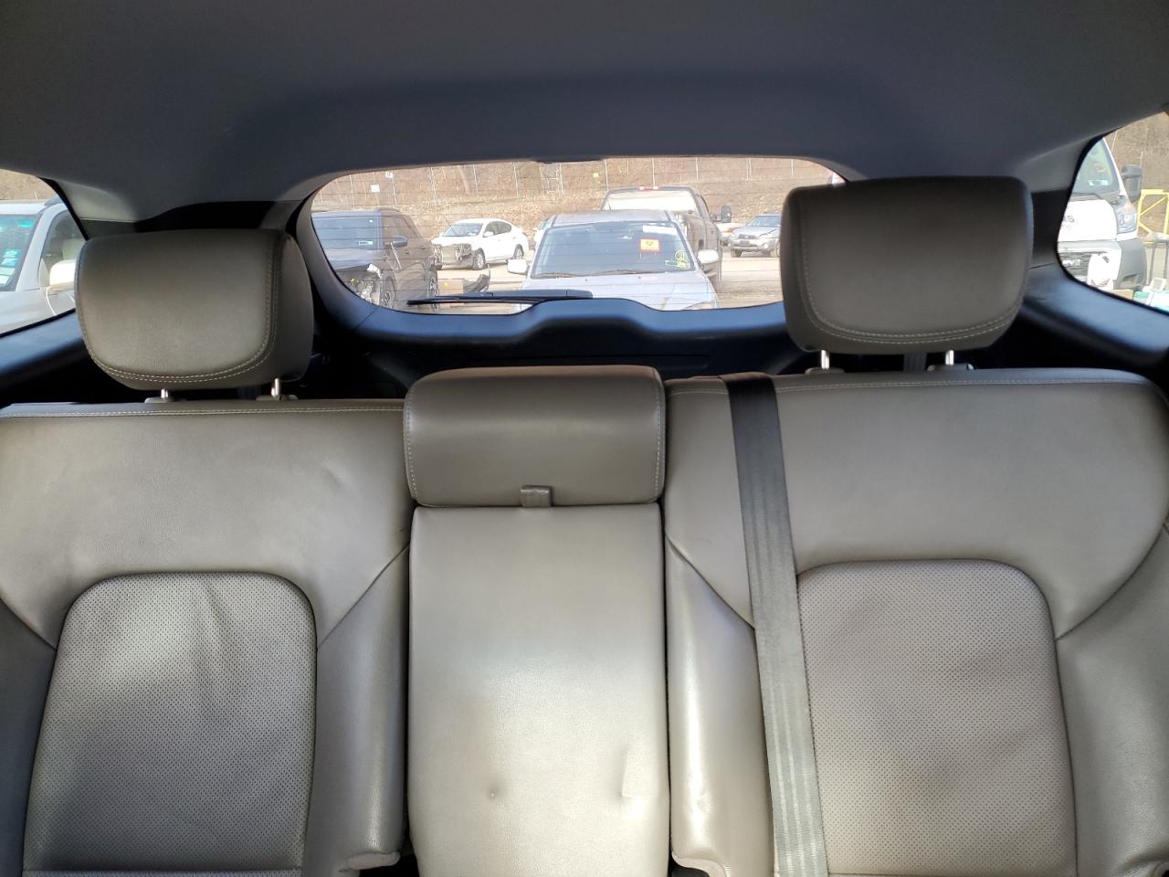 2017 Hyundai Santa Fe - Image 10