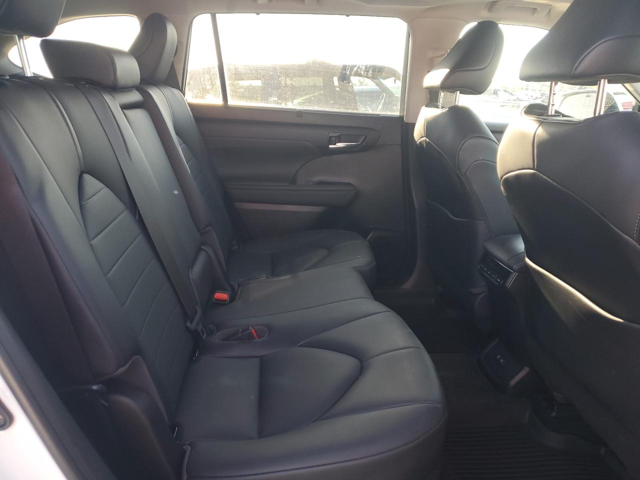 2020 Toyota Highlander - Image 11