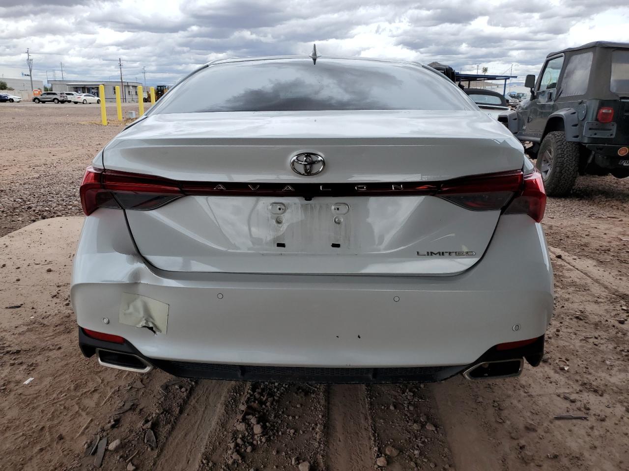 2019 Toyota Avalon - Image 6