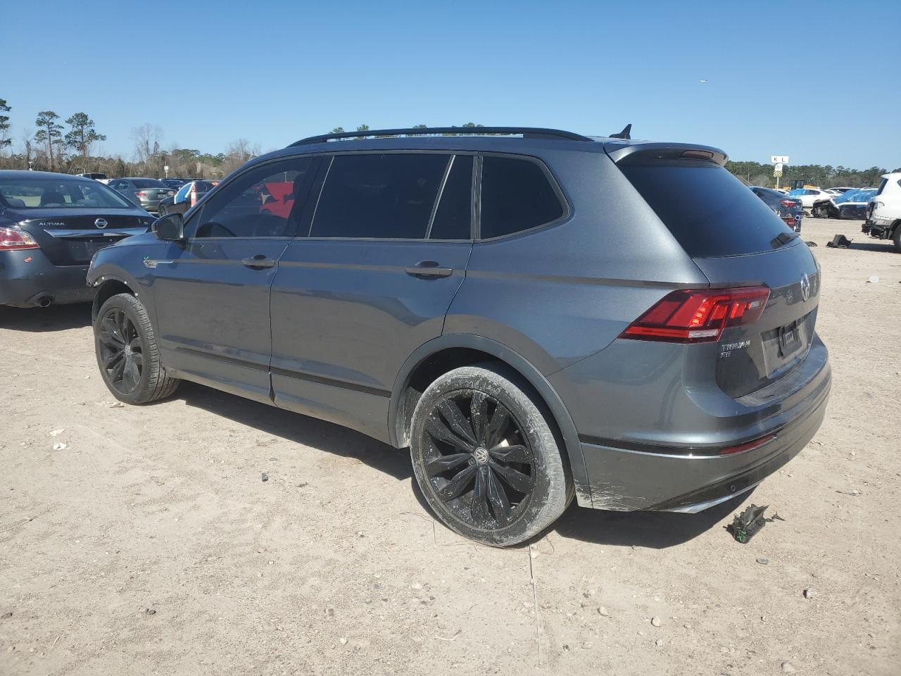 2021 Volkswagen Tiguan - Image 2