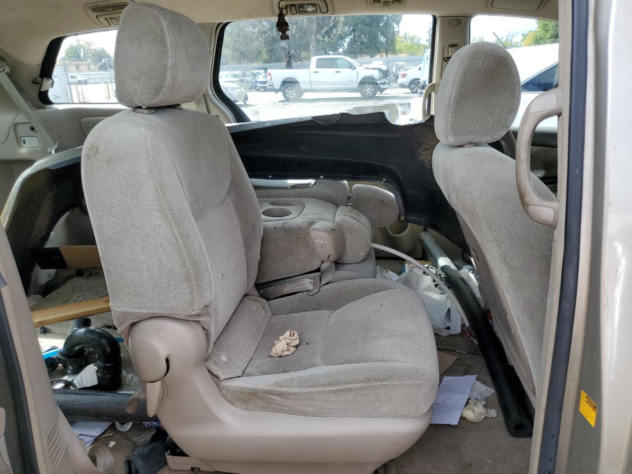 2005 Toyota Sienna - Image 11