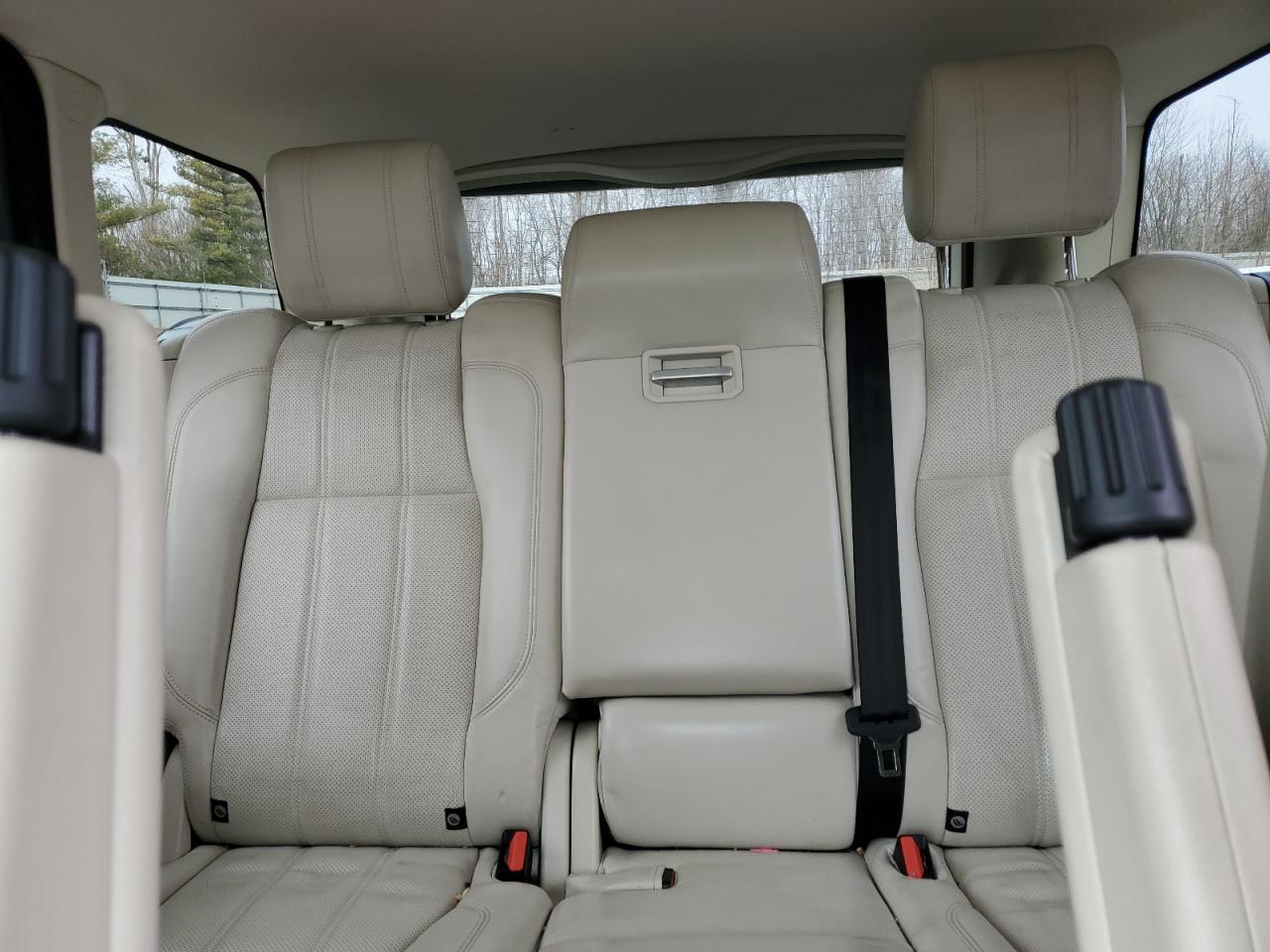 2015 Land Rover Range Rover - Image 10