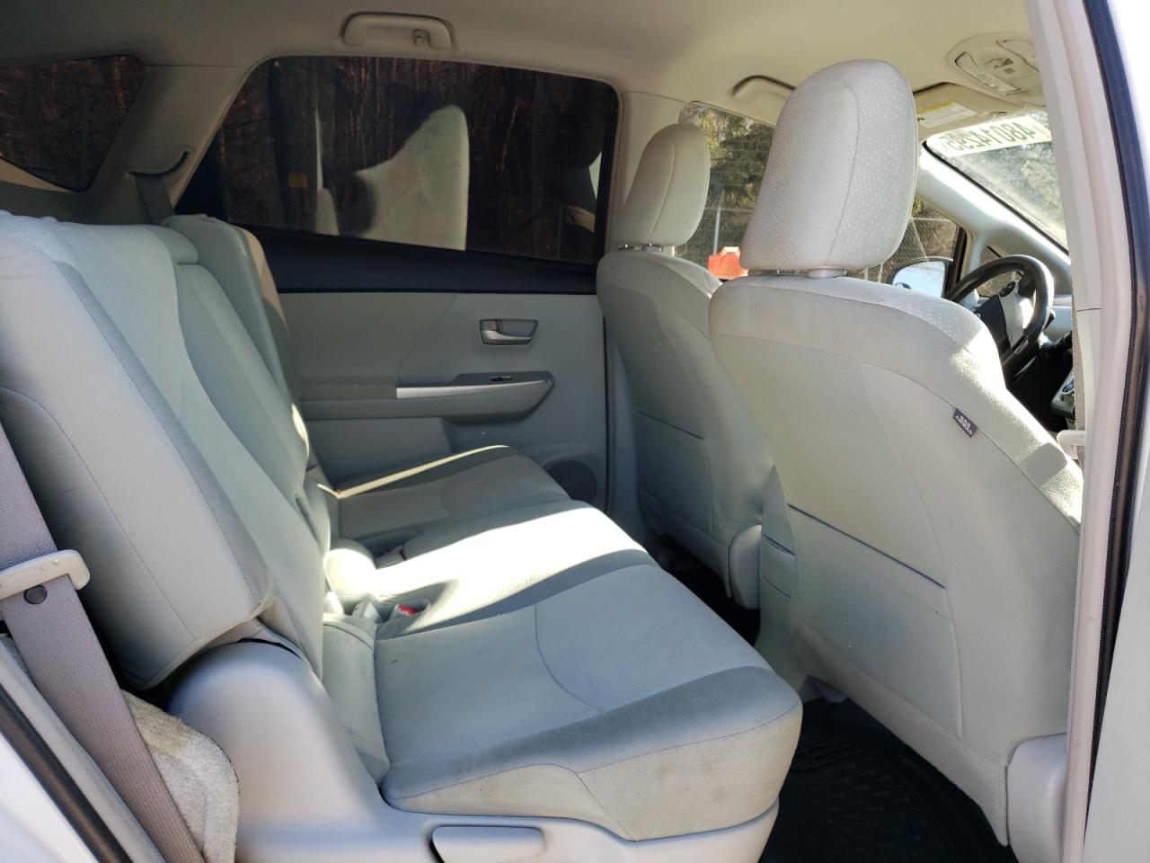 2013 Toyota Prius - Image 10