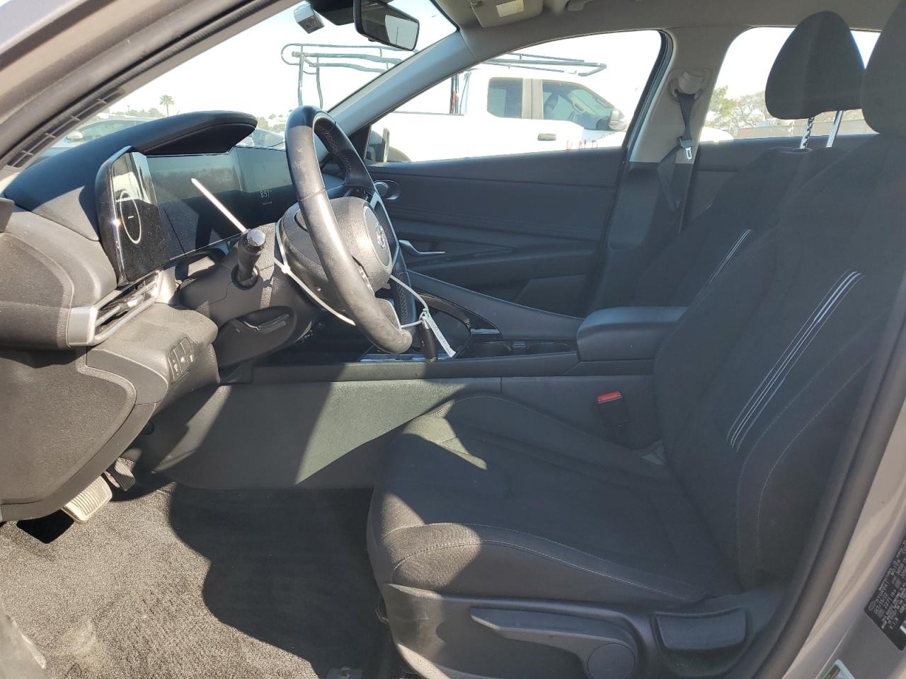 2023 Hyundai Elantra - Image 7