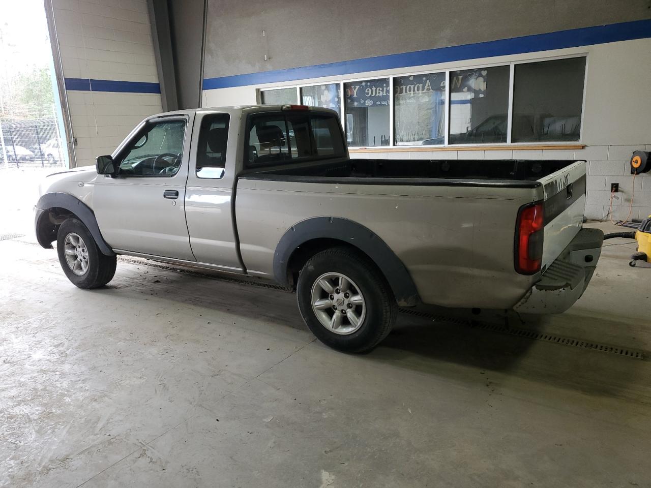 2002 Nissan Navara (Frontier) - Image 2