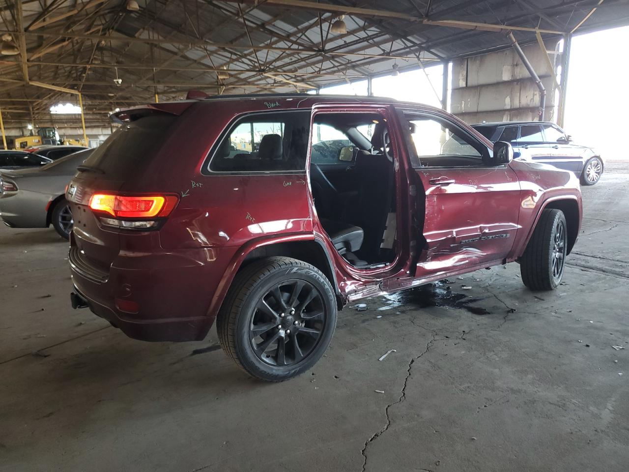 2017 Jeep Grand Cherokee - Image 3