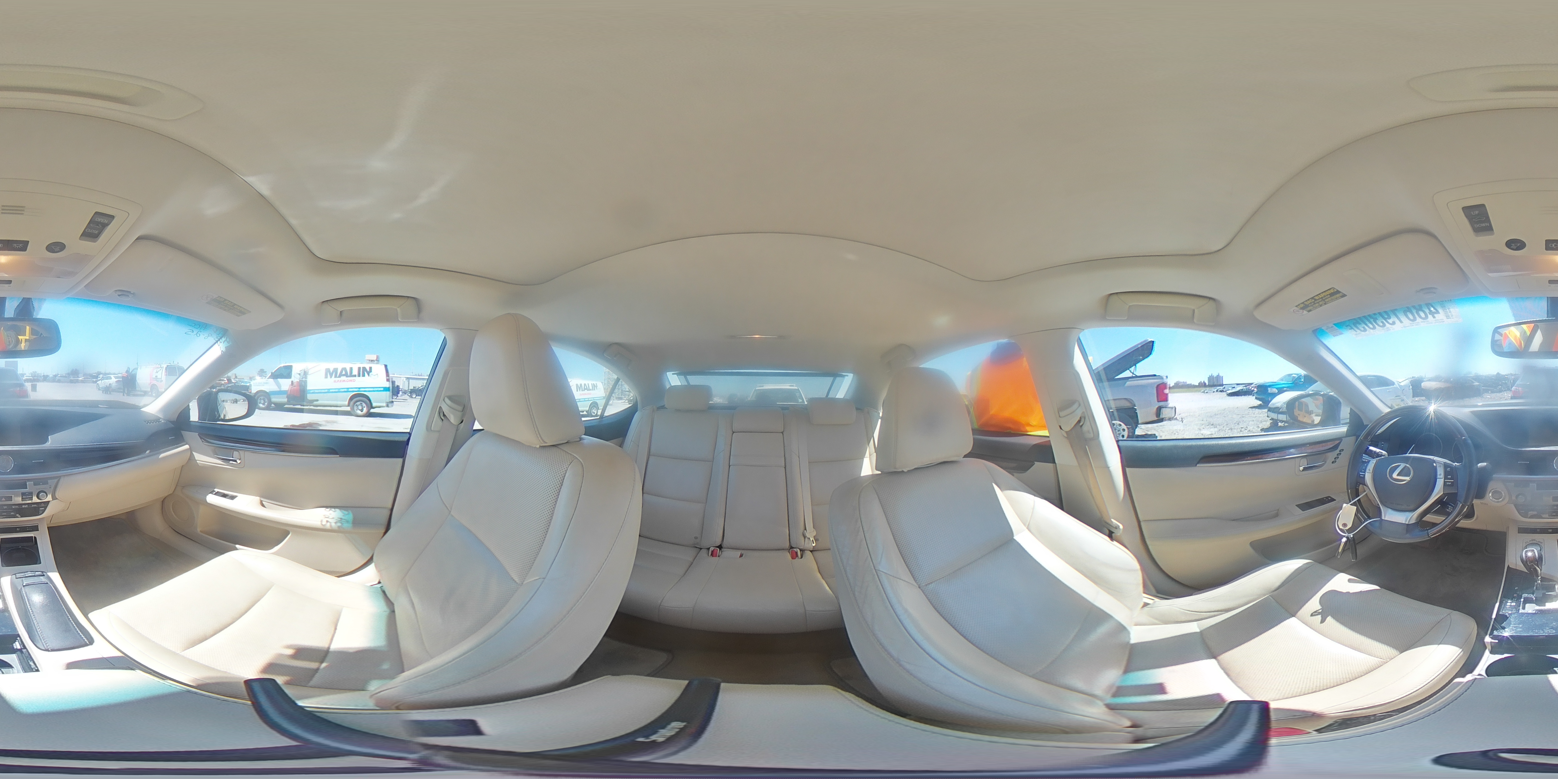 2014 Lexus ES - Image 13
