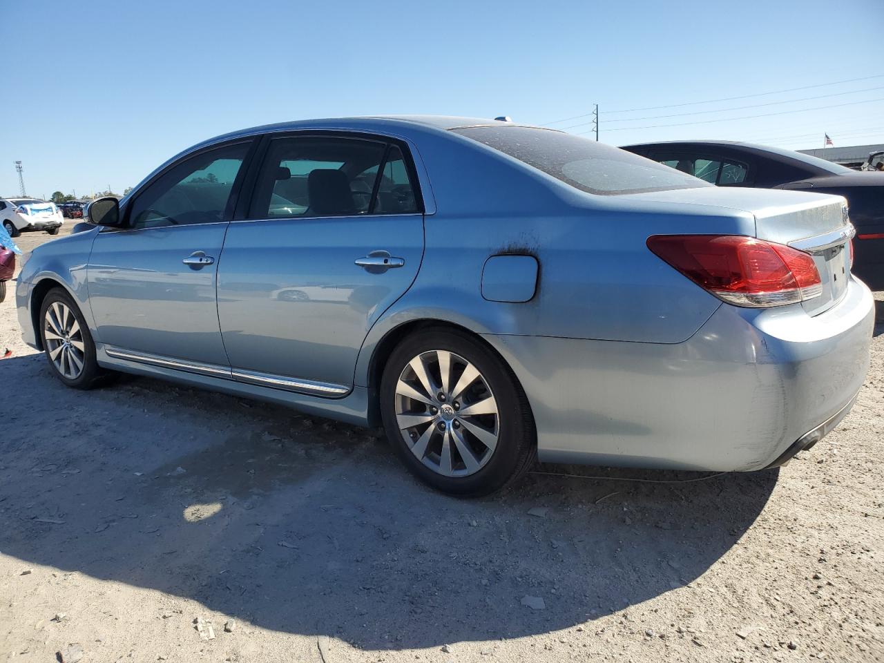 2011 Toyota Avalon - Image 2