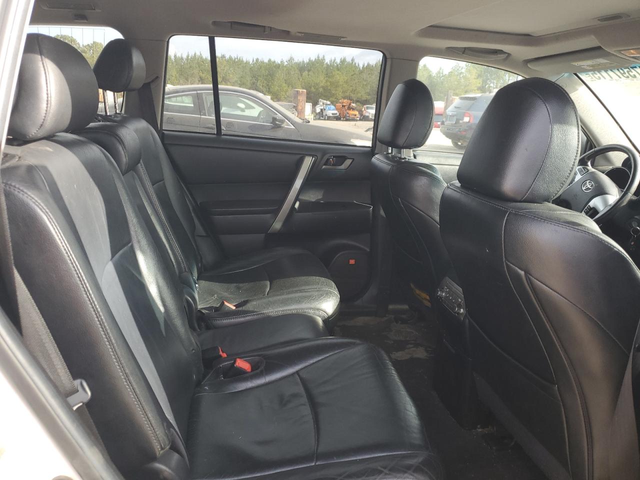 2011 Toyota Highlander - Image 10