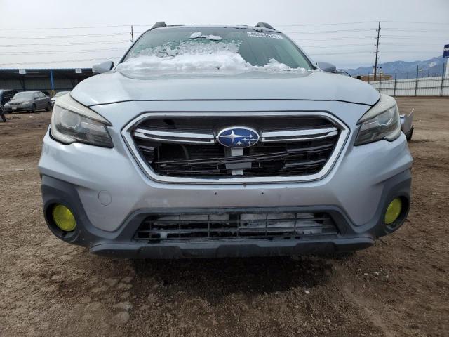  SUBARU OUTBACK 2018 Srebrny