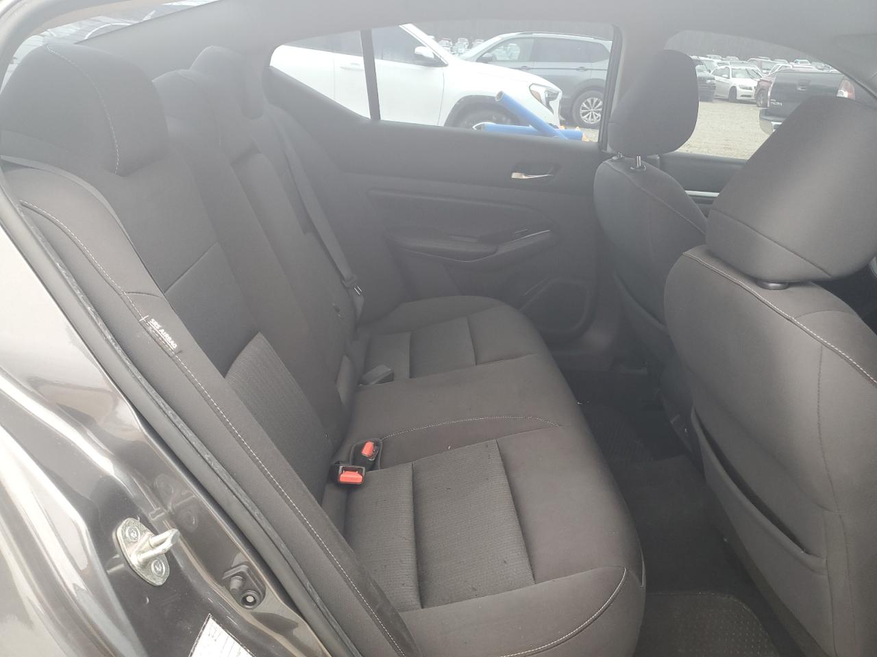 2021 Nissan Altima - Image 10