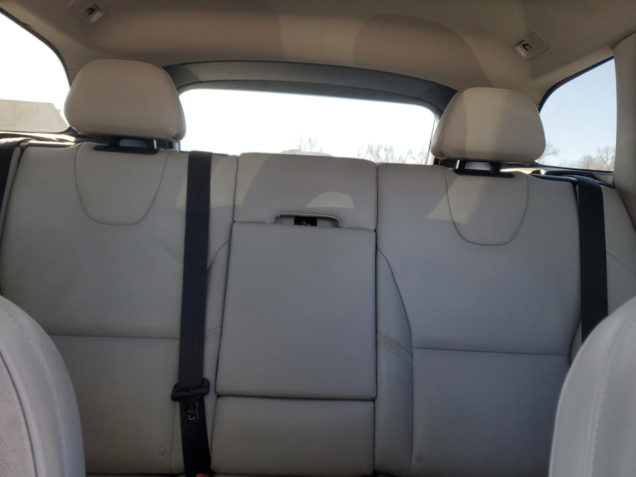 2015 Volvo XC60 - Image 10