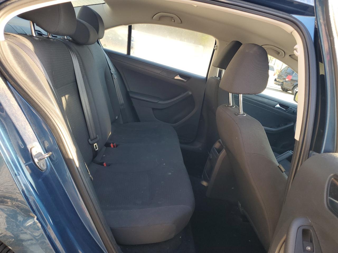 2016 Volkswagen Jetta - Image 10