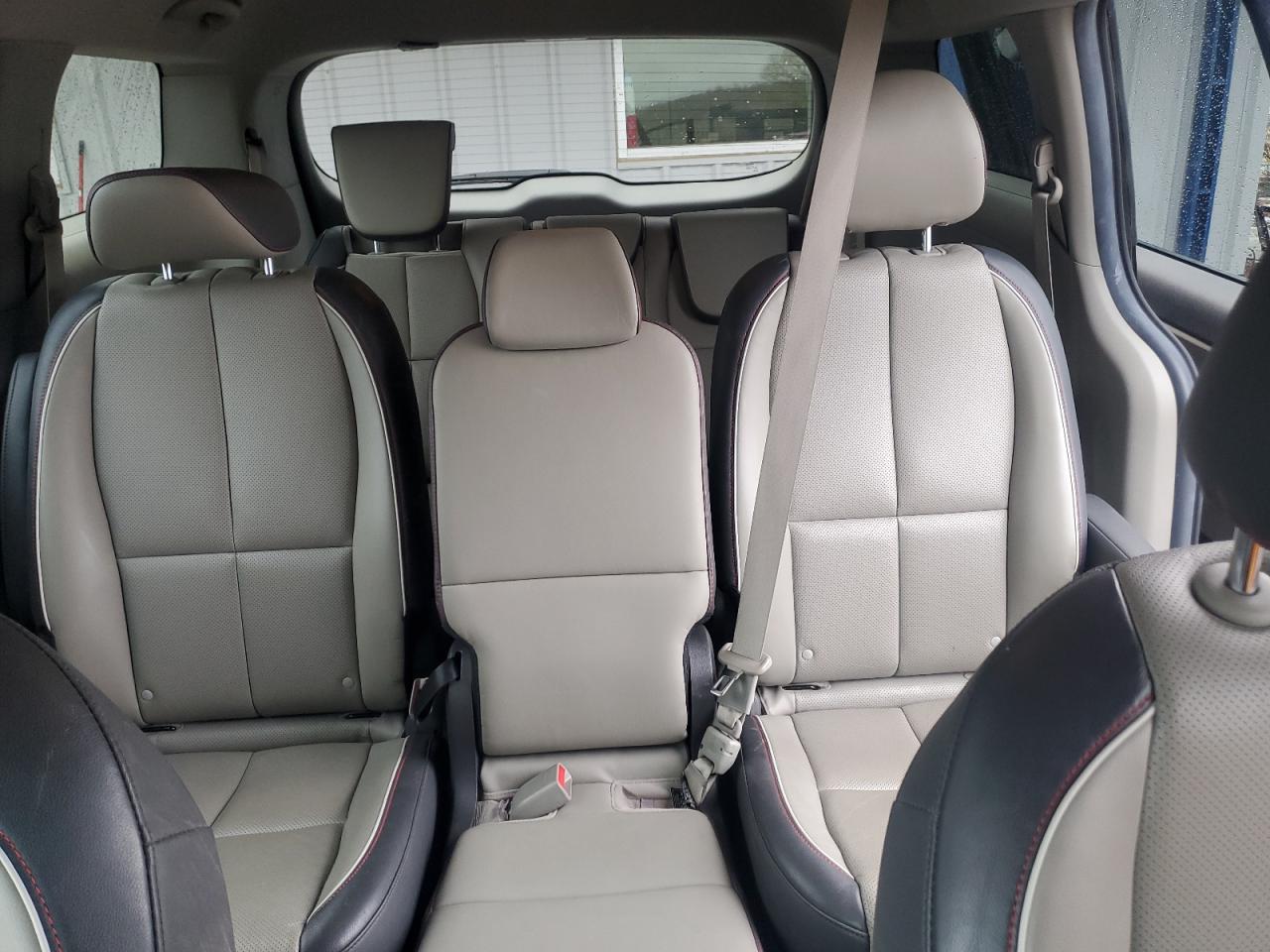 2016 Kia Sedona - Image 10