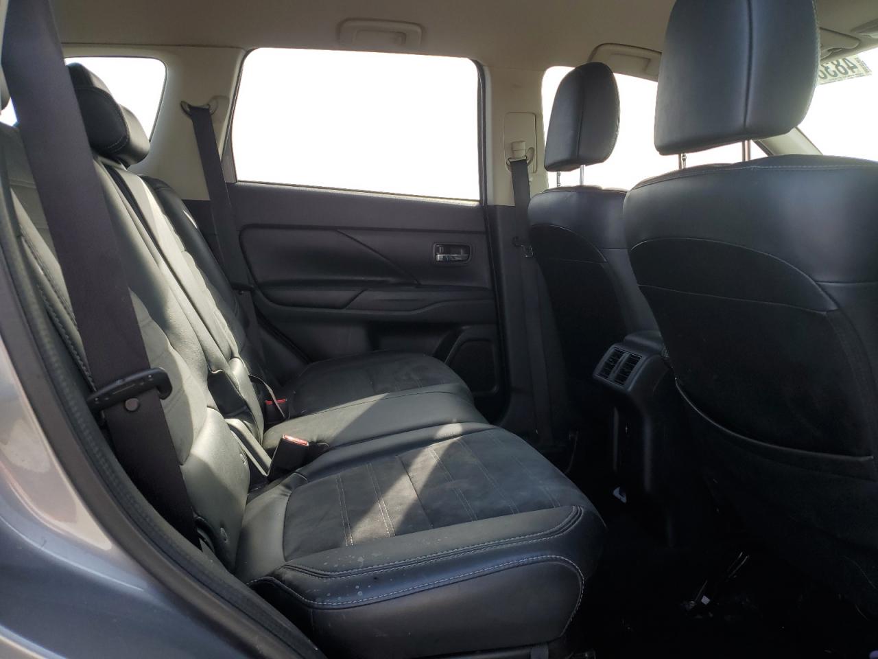2019 Mitsubishi Outlander - Image 11