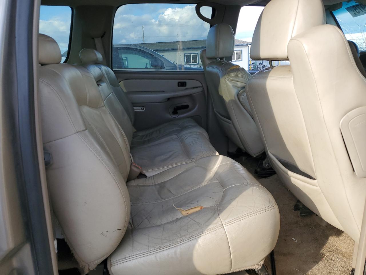 2002 Chevrolet Suburban - Image 12