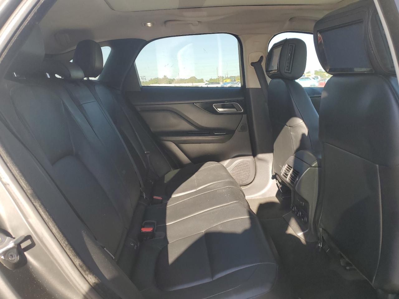 2017 Jaguar F-Pace - Image 11