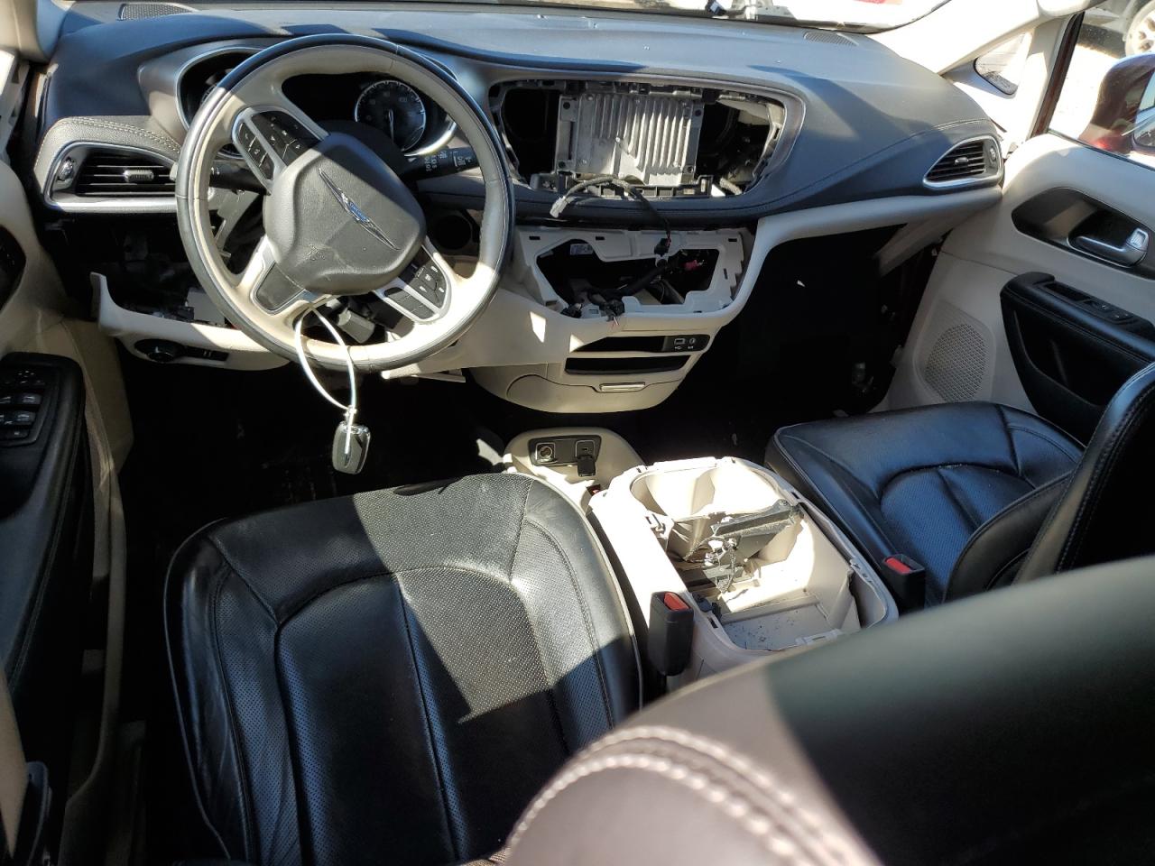 2018 Chrysler Pacifica - Image 8