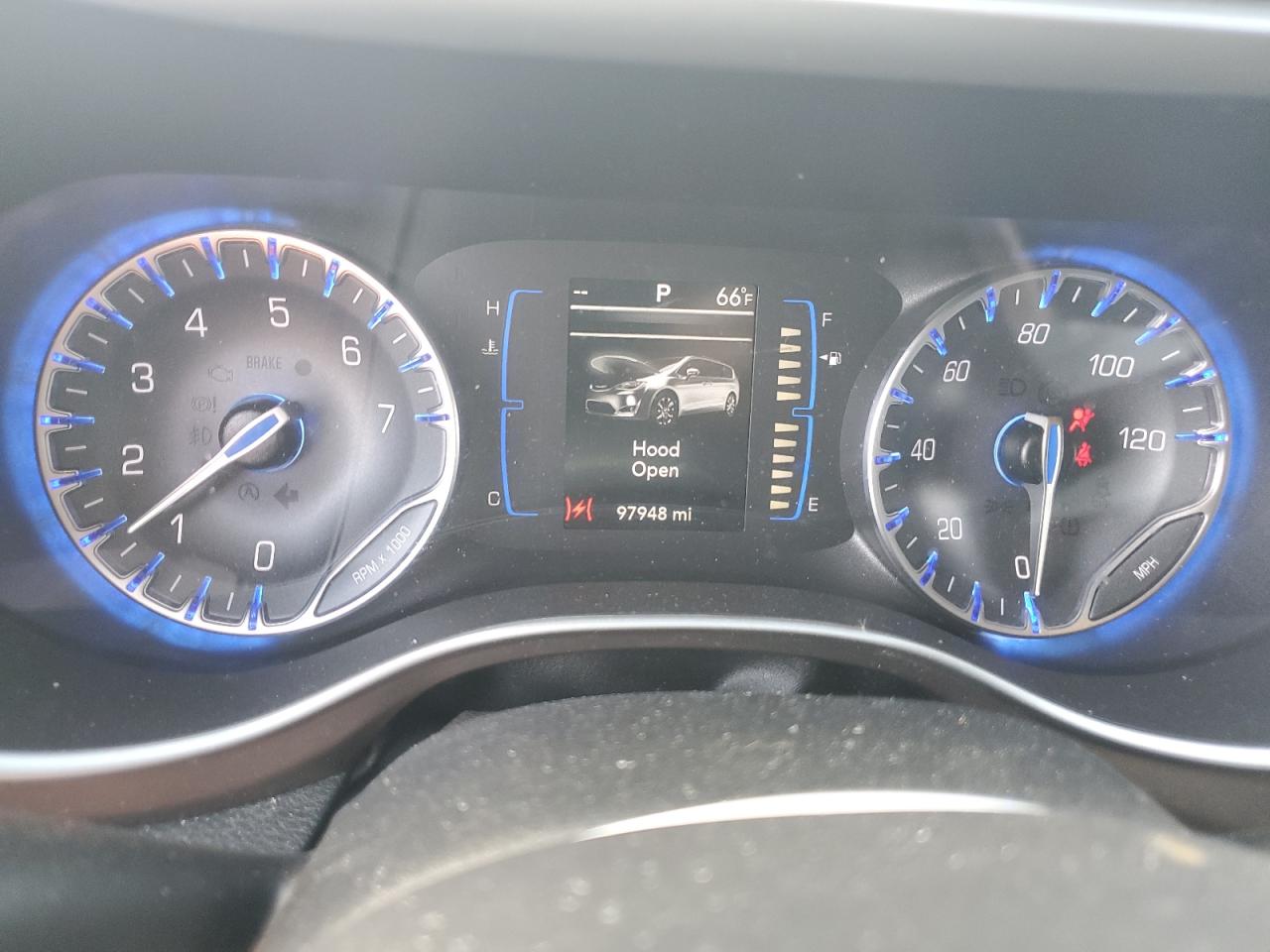 2018 Chrysler Pacifica - Image 9