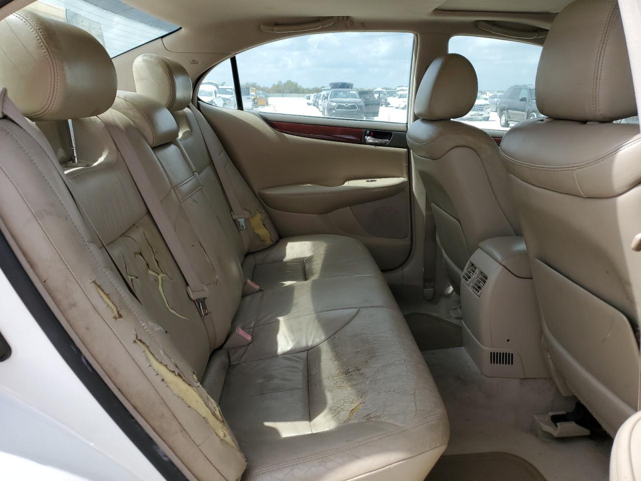 2003 Lexus ES - Image 10